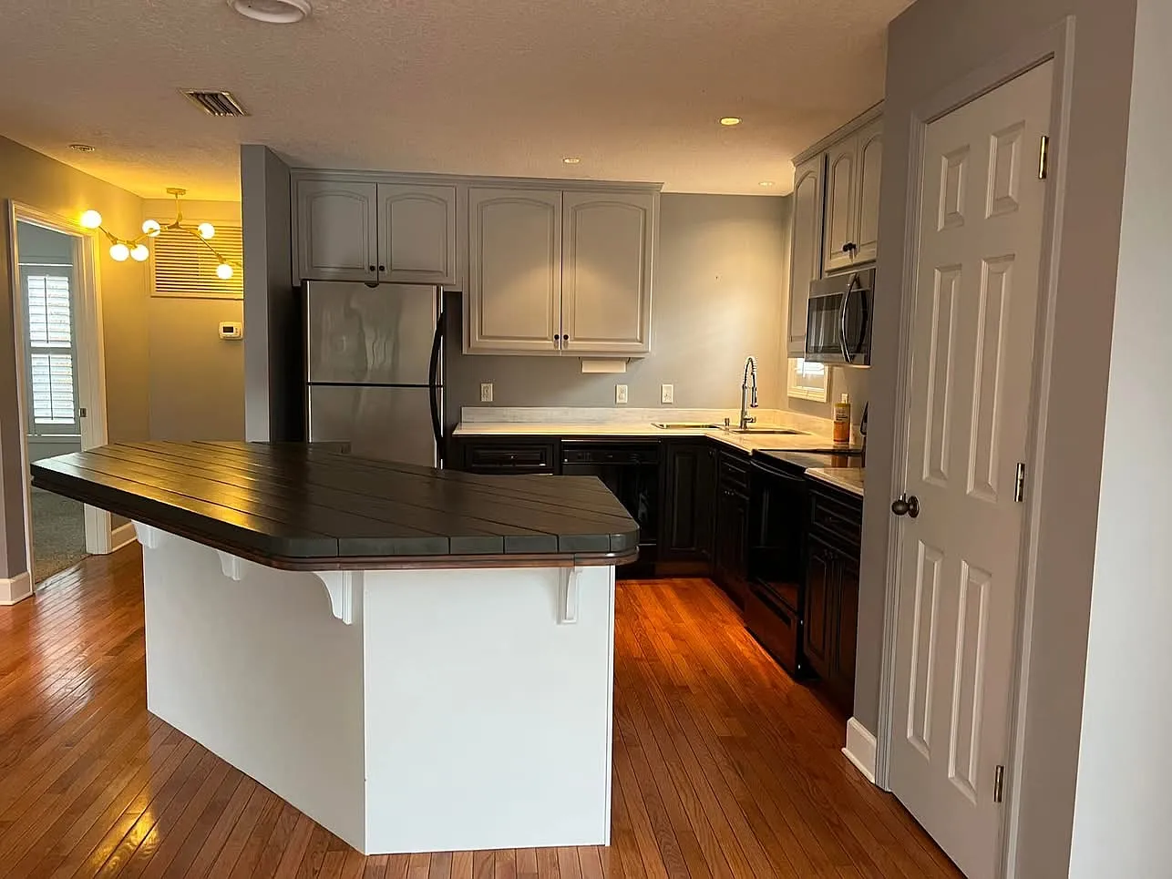 3 bed, 2000 sqft, $3,000 — Photo 4
