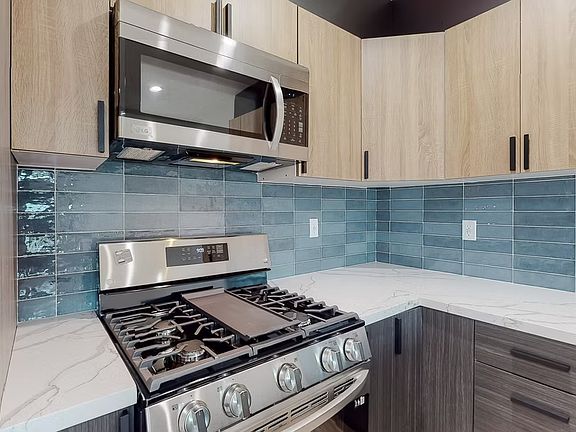 3rd image of 6801 Gloria Ave