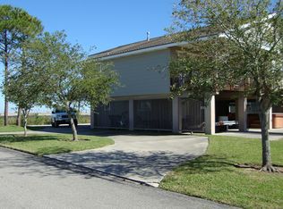 20 N Omega Dr, La Marque, TX 77568