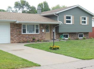 642 Westerfield Rd, Davenport, IA 52806
