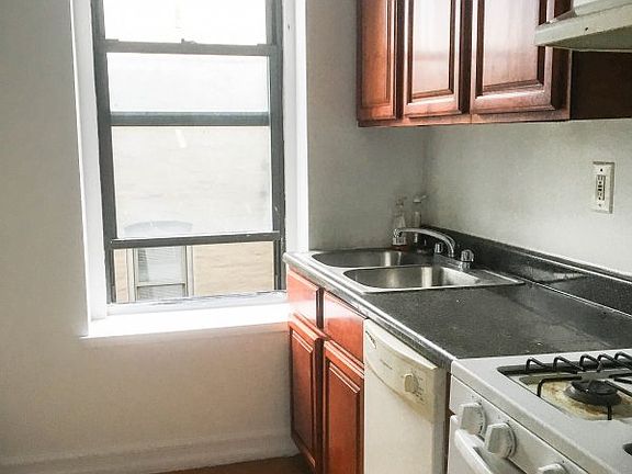 3rd image of 434 W 163rd St APT 27