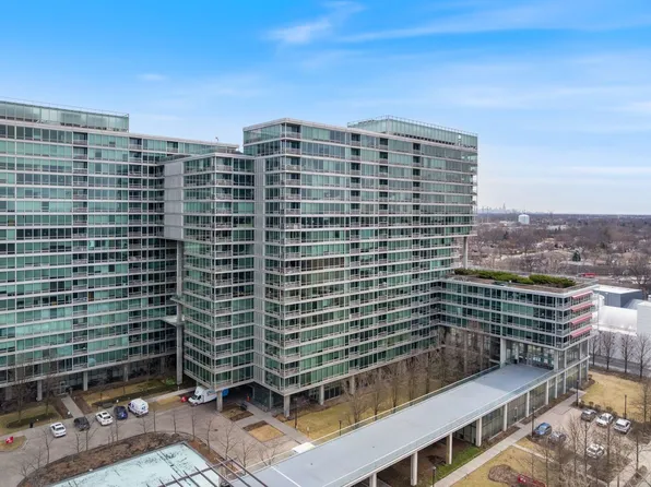 9655 Woods Dr Unit 2002, Skokie, IL 60077