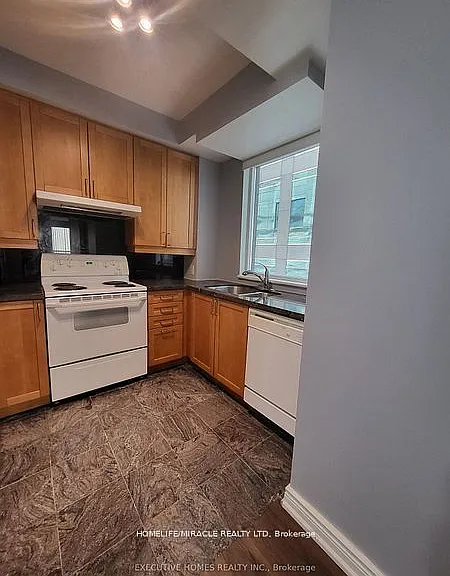 55 Bloor St E #603 — Photo 10