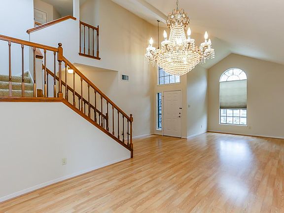 4th image of 12222 Meadow Crest Dr