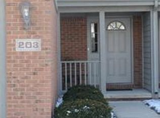 203 Eisenhower Dr, Chelsea, MI 48118