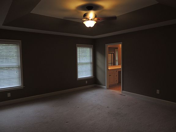 Master Bedroom: carpet