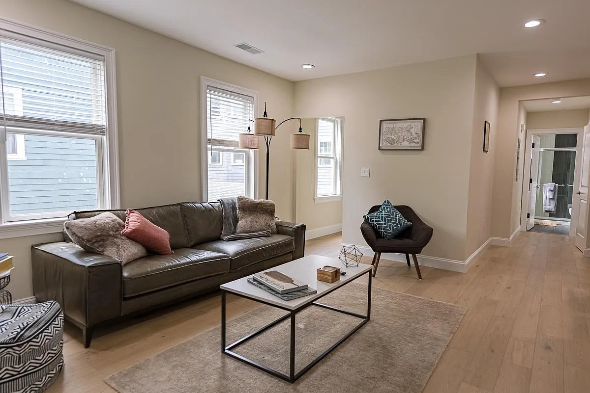 5 bed, 1550 sqft, $5,500 — Photo 1