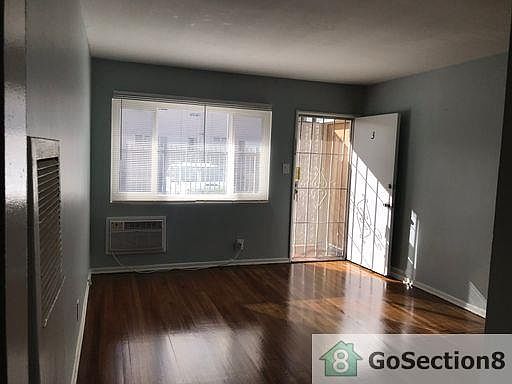 2nd image of 917 N Hudson Ave APT 5