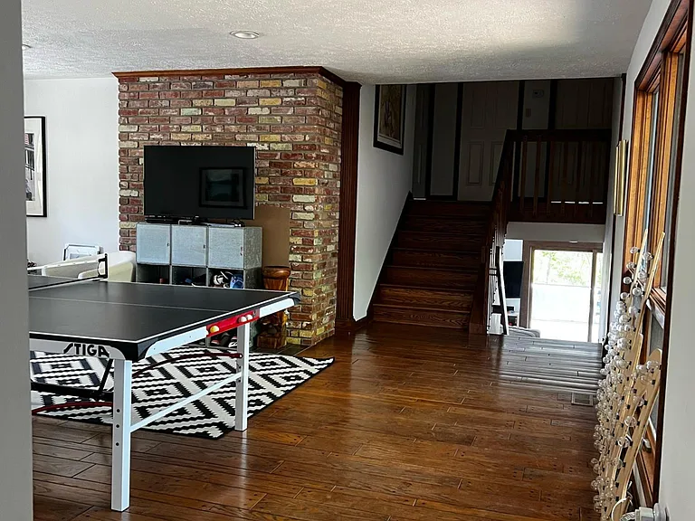 1505 Stoneleigh Ct — Photo 14