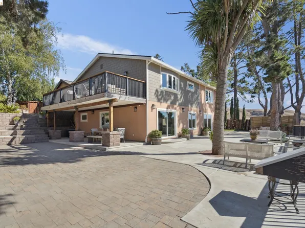 38 Lenelle Ct, Moraga, CA 94556