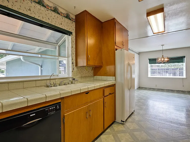 160 Kit Carson Ct — Photo 30