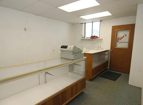 4th image of 454 Montgomery Ave
