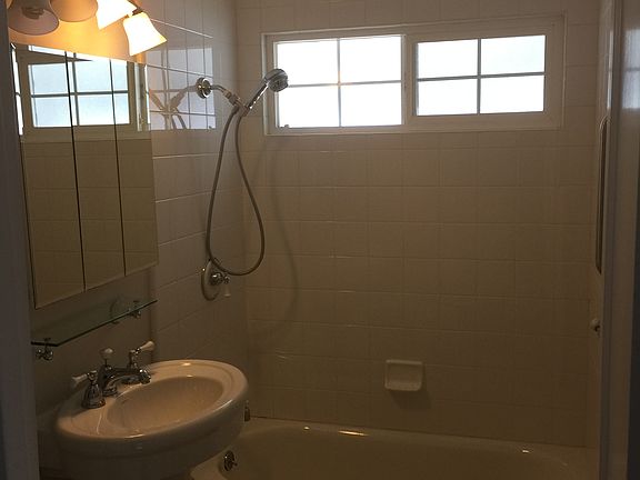4th image of 15091 Charlotte Ave