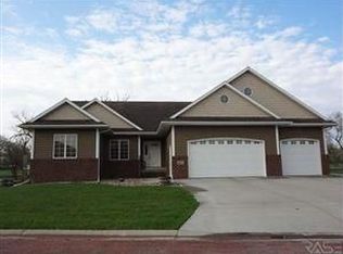 604 S Elm Ct, Parker, SD 57053