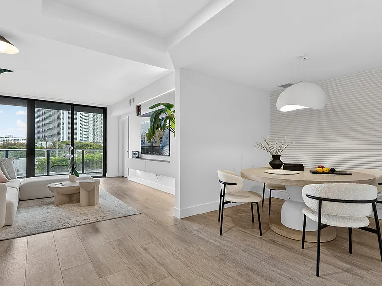121 NE 34th St #L305 — Photo 4
