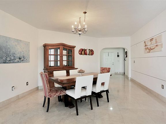 4th image of 10700 NW 66th St APT 307