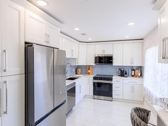 3rd image of 5241 Jog Ln