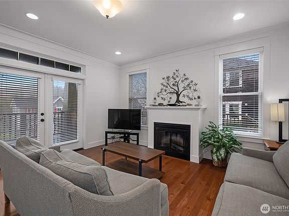 5th image of 267 Compass Street