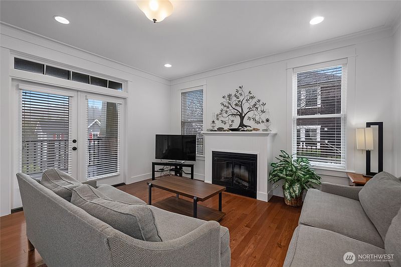 5th image of 267 Compass Street