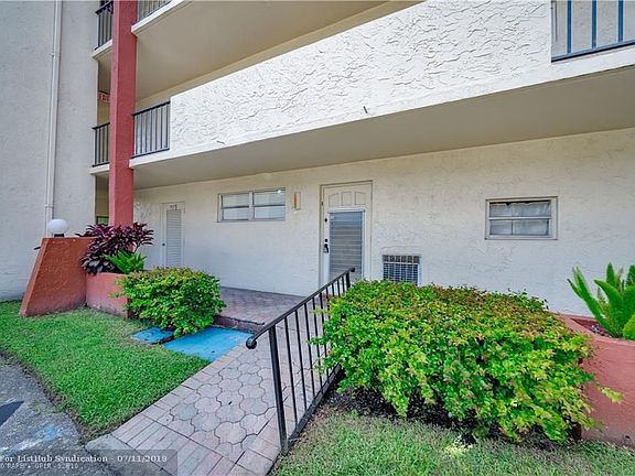 3rd image of 9523 S Hollybrook Lake Dr APT 105