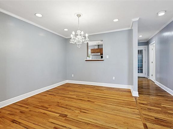 3rd image of 412 Stratford Dr
