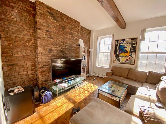 3rd image of 303 W 18th St #4