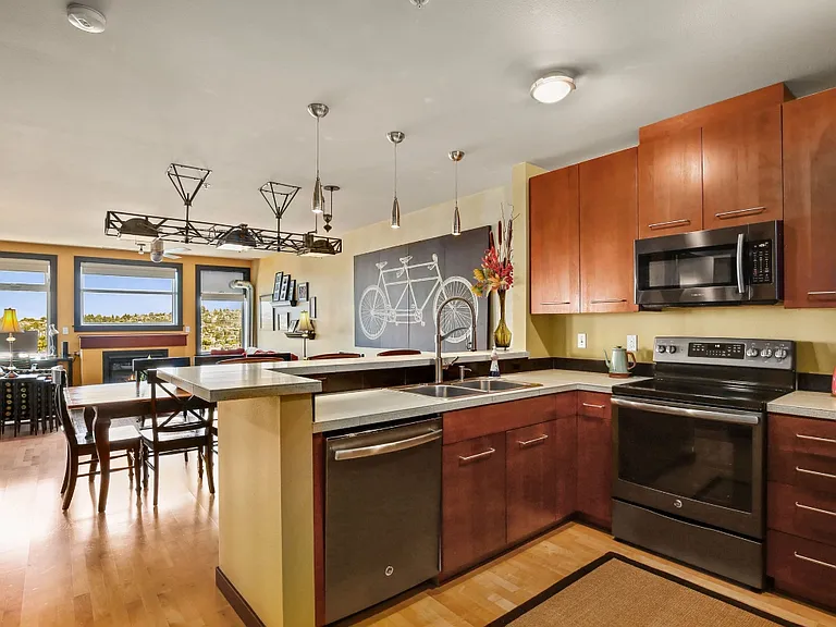 655 Crockett St #B201 — Photo 13