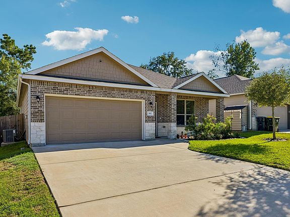 3rd image of 802 Lovebug Ln
