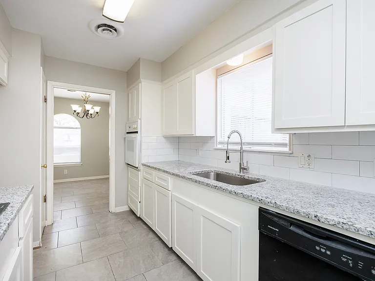 207 Blanco Dr — Photo 7