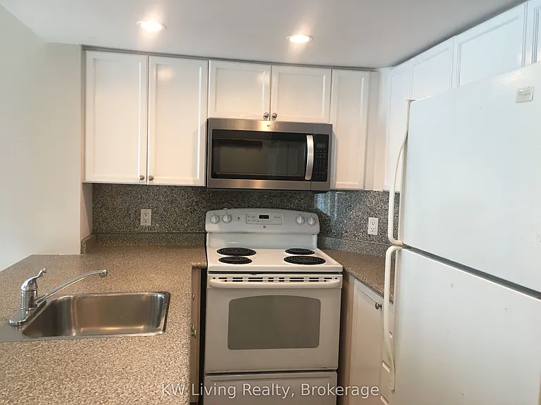 8 Park Rd #1711 — Photo 9
