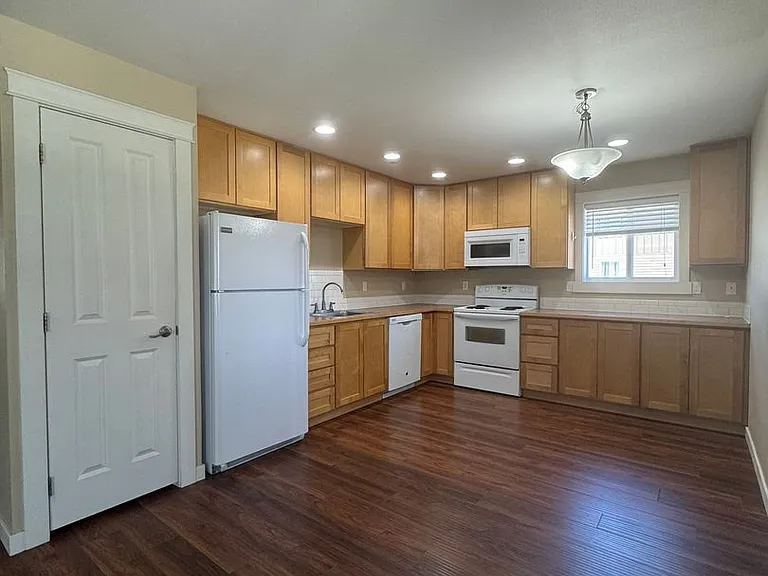 2219 Airport Rd — Photo 4
