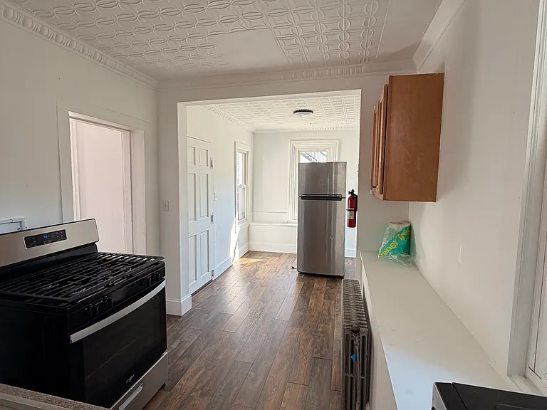 325 Main St #1 — Photo 6