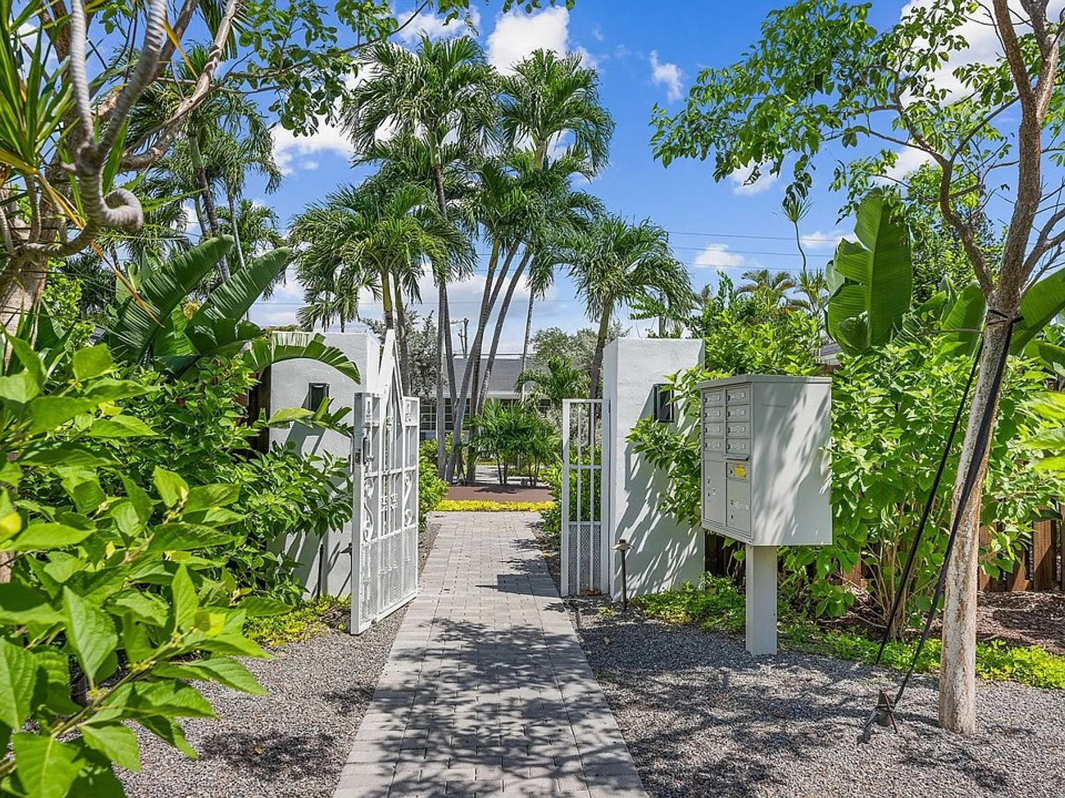 2021 Plunkett St Hollywood, FL 33020 — Photo 4