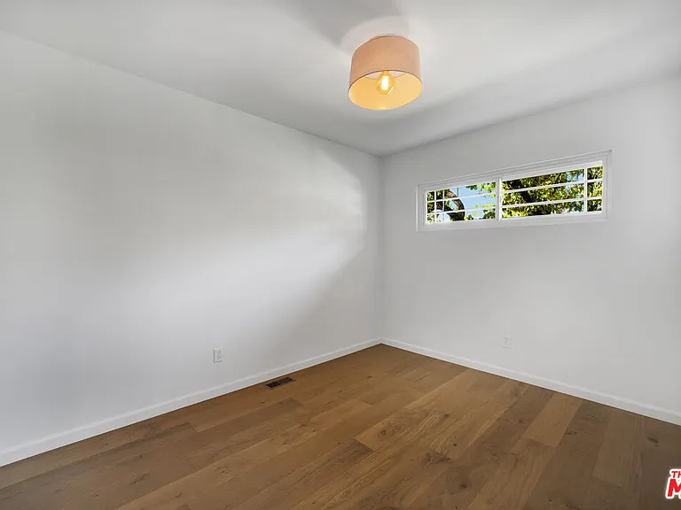 1758 Clear View Dr — Photo 23