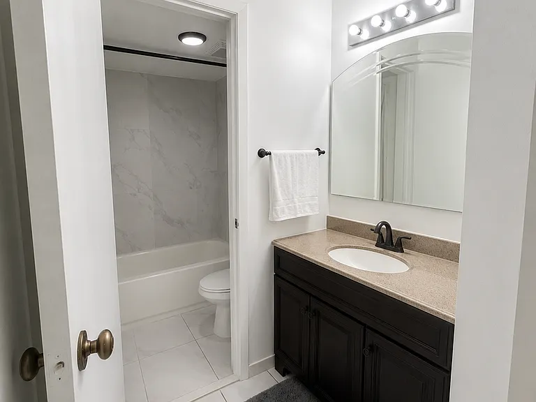 1820 W 53rd St #108 — Photo 3