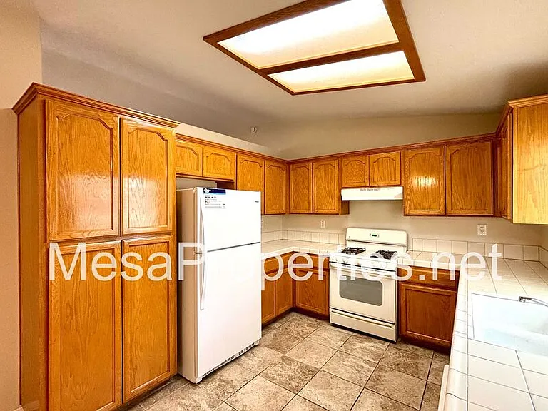 16653 Sholic St — Photo 8