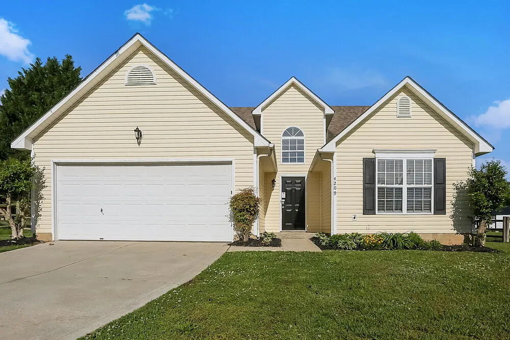 3 bed, 2.0 bath, 1218 sqft, $2,590 — Photo 1