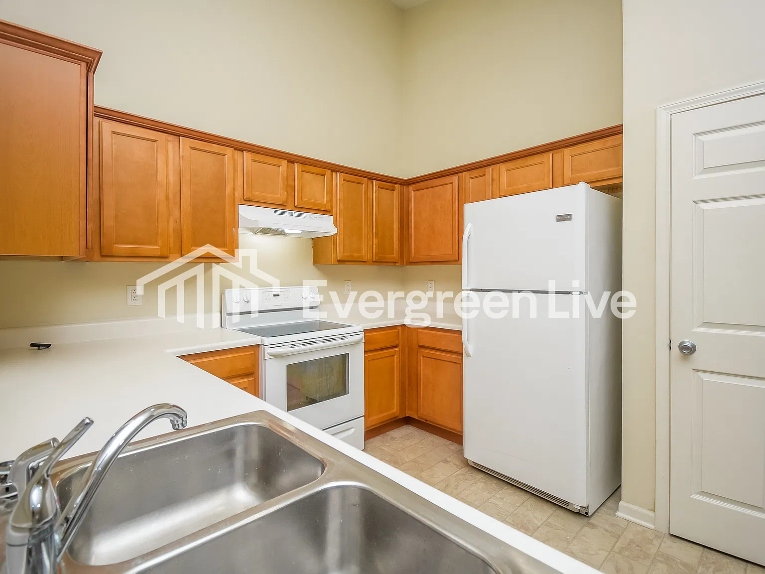 3 bed, 2.0 bath, 1370 sqft, $1,545 — Photo 4
