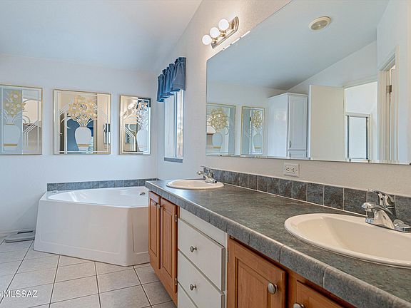3rd image of 8401 S Kolb Rd #524