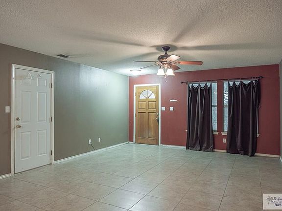 3rd image of 26019 Meredith St