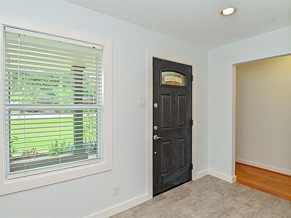 4th image of 1643 Crestdale Dr