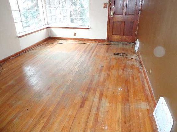 3rd image of 2325 Krueger St