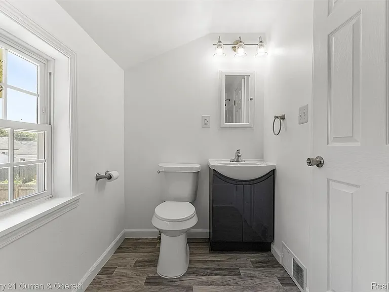 13367 Fordline St — Photo 6