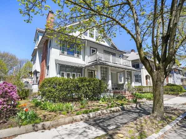 33-35 Russell St Unit 1, Brookline, MA 02446