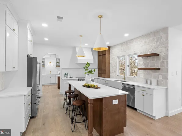 5553 Rockpointe Dr, Clifton, VA 20124