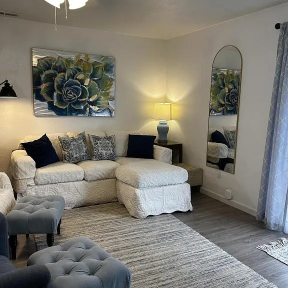 563 Primrose Dr — Photo 3