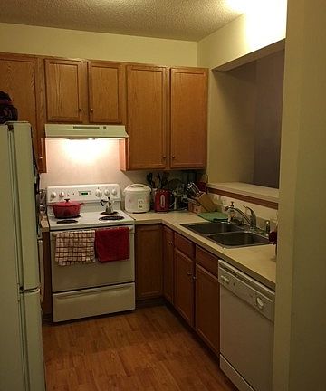 4th image of 757 Cobblestone Way