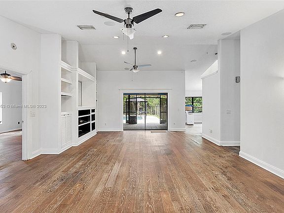 5th image of 15810 83rd Ln N
