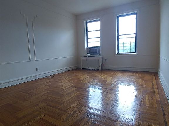 2nd image of 4107 Greenpoint Ave