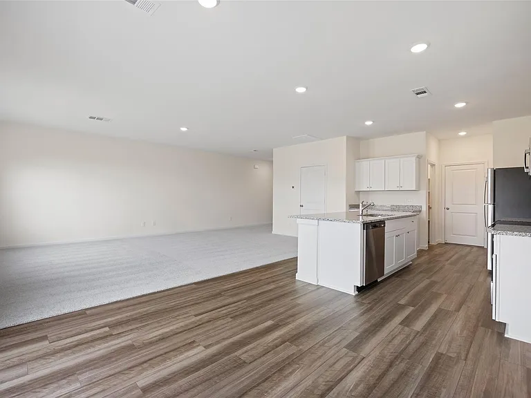 8807 Vacek Crossing Way — Photo 31